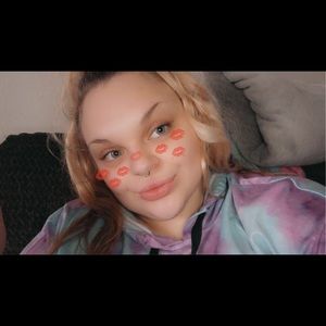 Meet your Posher, Carlee